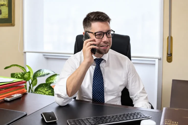 Avvocato per risarcimento incidente stradale ad Alessandria durante una consulenza telefonica